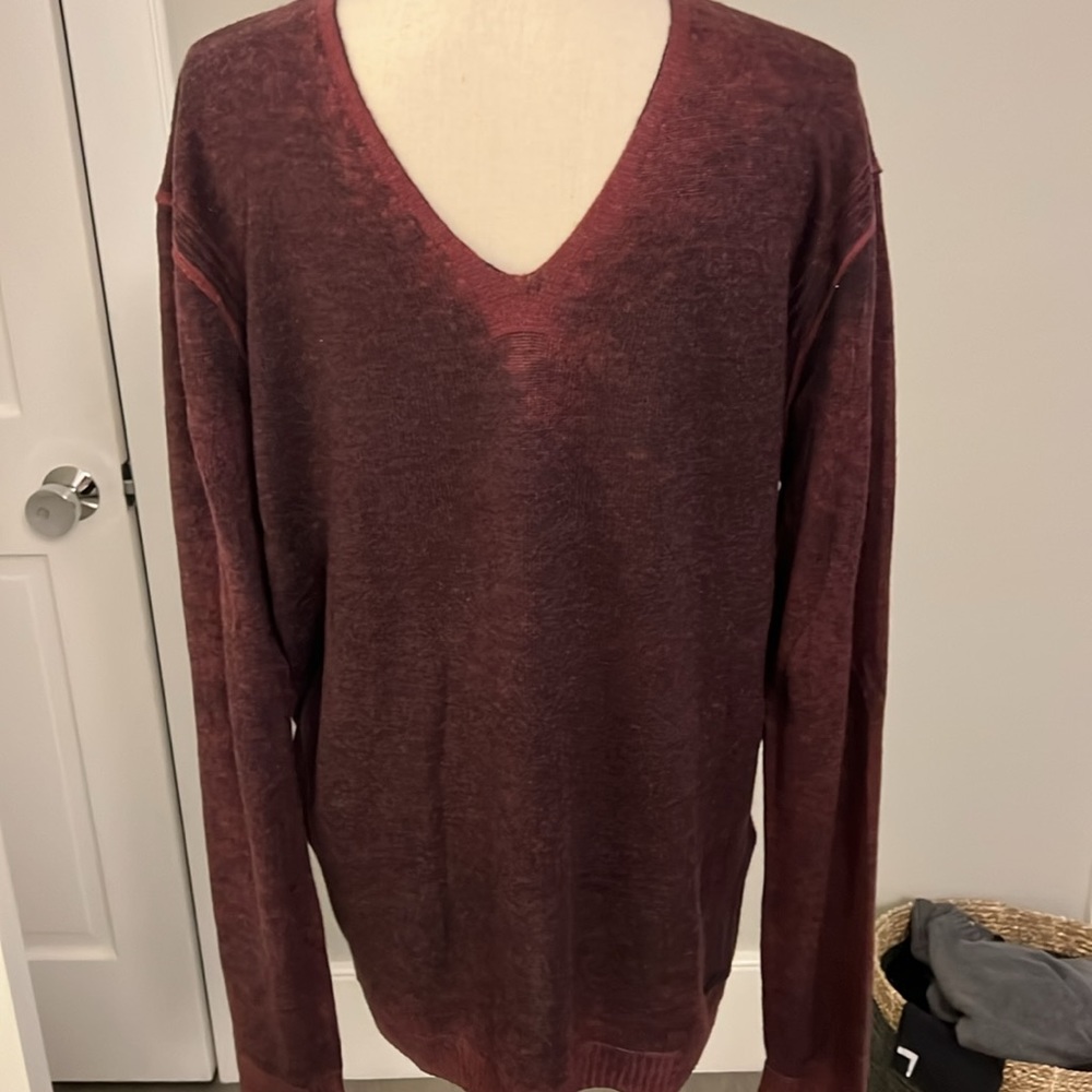 Gorgeous Varvatos V-neck sweater
